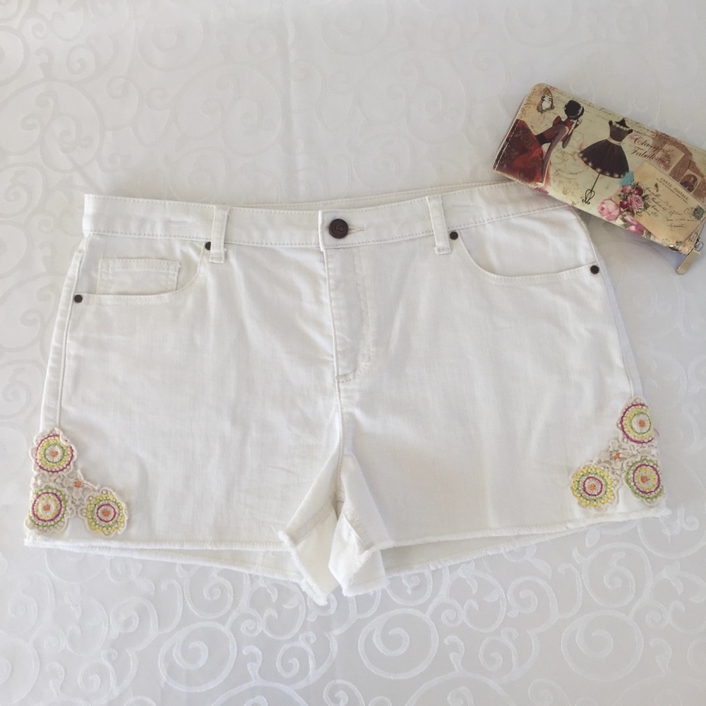 LC Lauren Conrad Off White Jean Cut Off Shorts 14